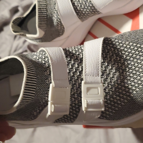 Nikes - Picture 6 of 6